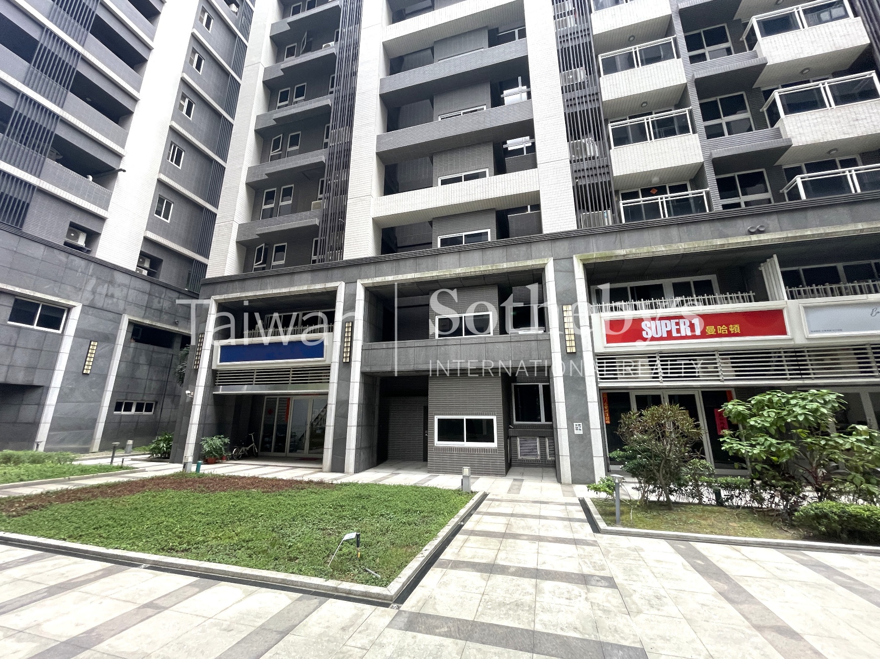 新樹路超級城市黃金店住樓中樓建物外觀